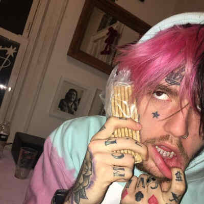 lil peep
:-P
来源网络
