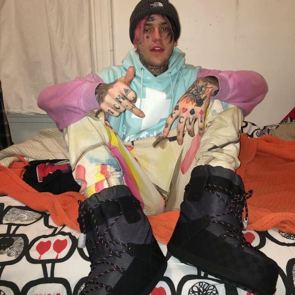 lil peep
:-P
来源网络
