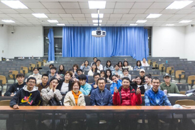 今天试图做个规律人了
早上背了四级单词
和记者团见面
流浪教学楼阅读文献
加油！打工人✅