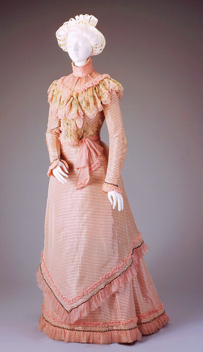 1899-1900 afternoon dress ​​​