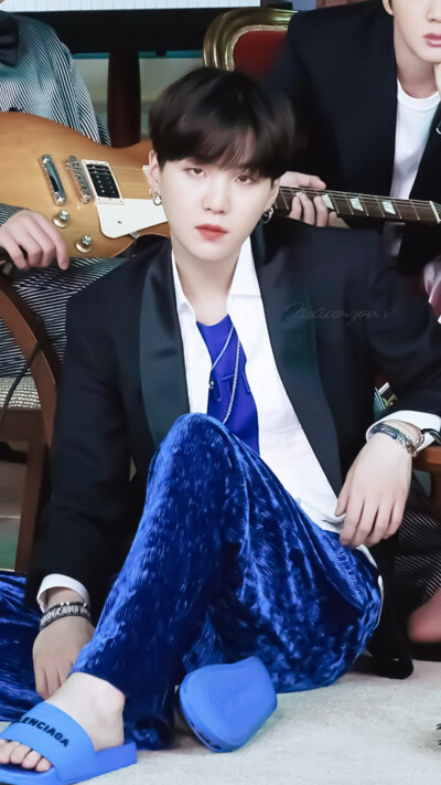 防弹少年团壁纸 ©Jixiaoyou.v
期待已久的BE，伴着‘春日’来了，我至始至终相信着我的选择是对的，一声阿米，一生阿米，花样年华，永不落幕。