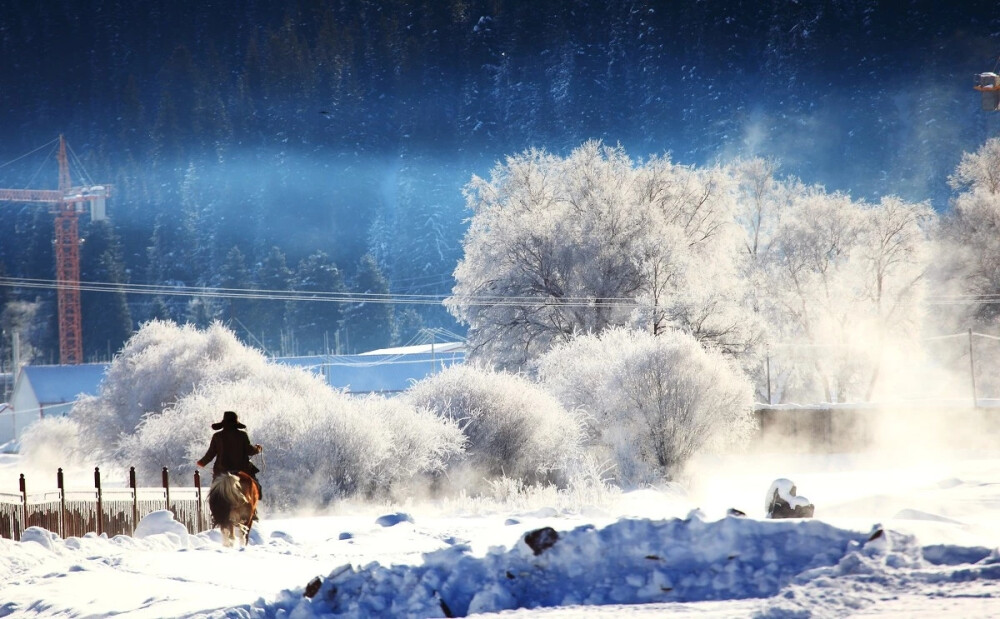 新疆雪景
来源:人民日报
详见水印