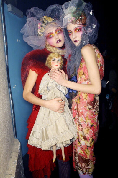 Sasha Pivovarova for John Galliano Fall 2007. ​​​​