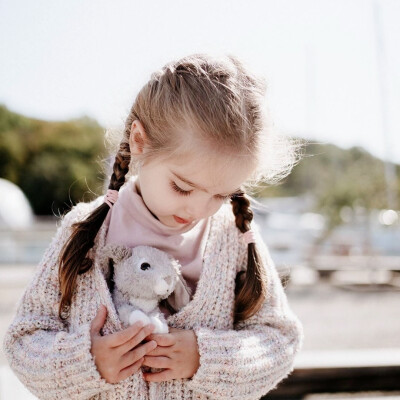  `Angels and children`
