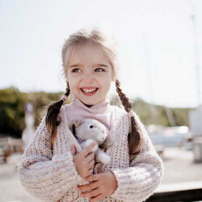  `Angels and children`
