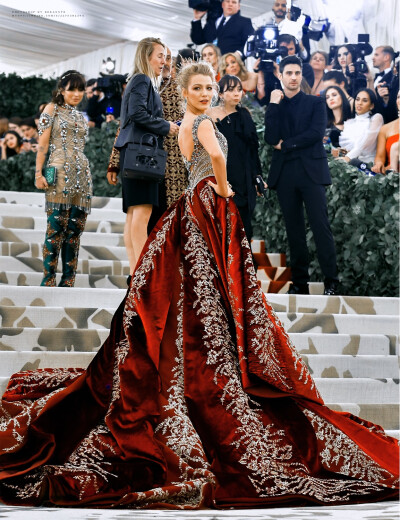 MetGala 2018 | Blake Lively
Religion and Fashion
[weibo@Bekannte]