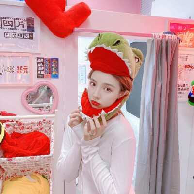 单向行驶的季节列车，本站停靠秋天
许杨玉琢 ©唐笑笑