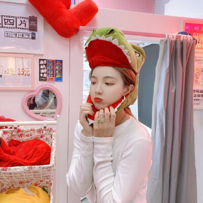 单向行驶的季节列车，本站停靠秋天
许杨玉琢 ©唐笑笑