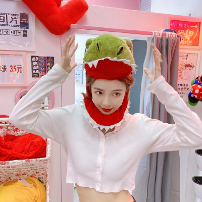 单向行驶的季节列车，本站停靠秋天
许杨玉琢 ©唐笑笑