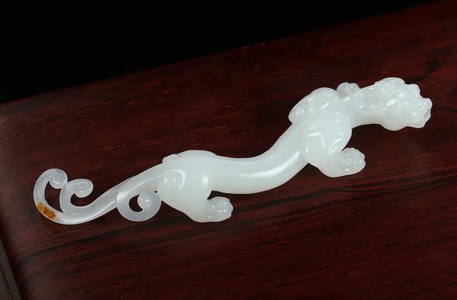 和田玉螭龙笔架