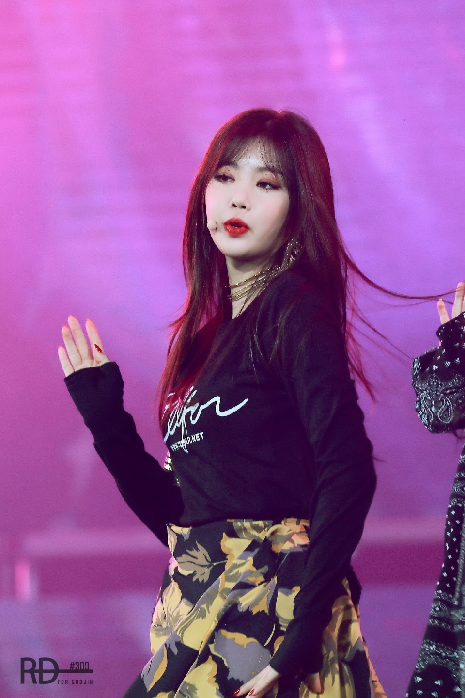 soojin_red0309