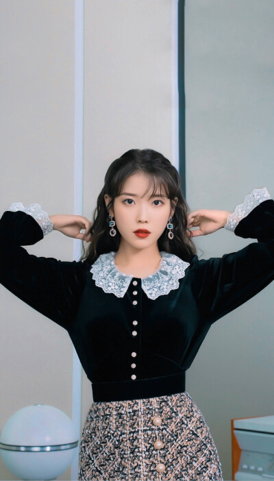 IU | 韩都衣舍
cr:边五爷