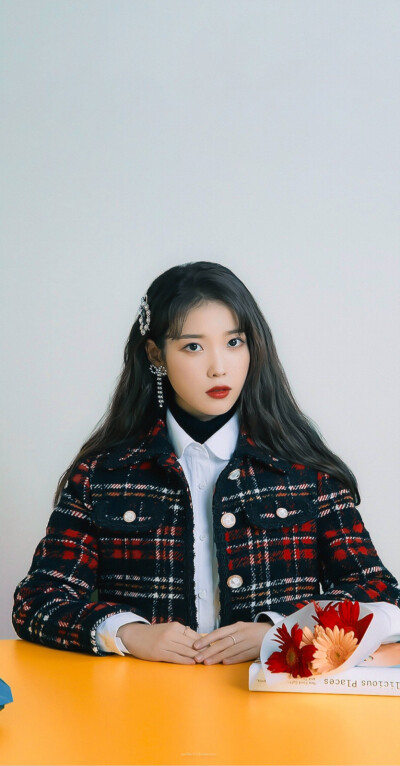 IU | 韩都衣舍
cr:边五爷