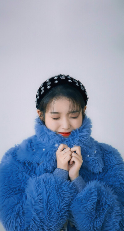 IU | 韩都衣舍
cr:边五爷