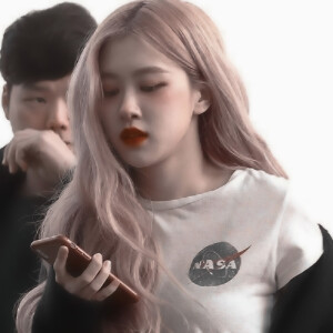 

#Roseanne Park＊你呀別再關心靈魂了那是神明的大事 你所能做的是些小事情諸如熱愛世界思念母親 靜悄悄的做人像早晨樣清白.