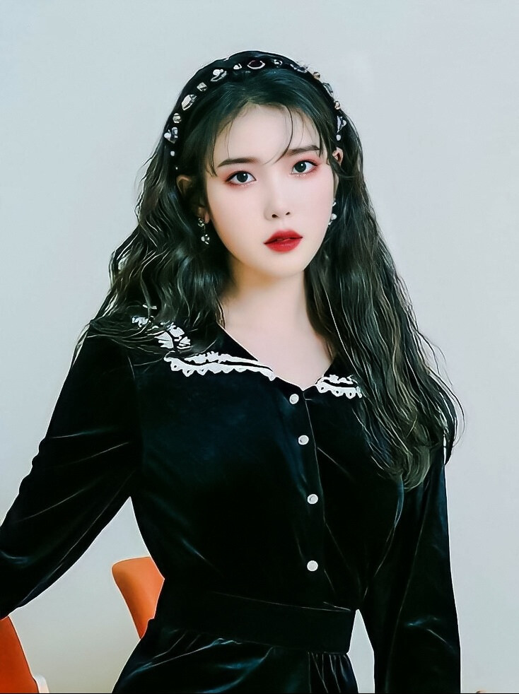 IU 李知恩
“和魔女做交易，是要付出東西的喔。”
－
√抱圖者发抖音写小说弄橙光請告知出处
→By玖生一世