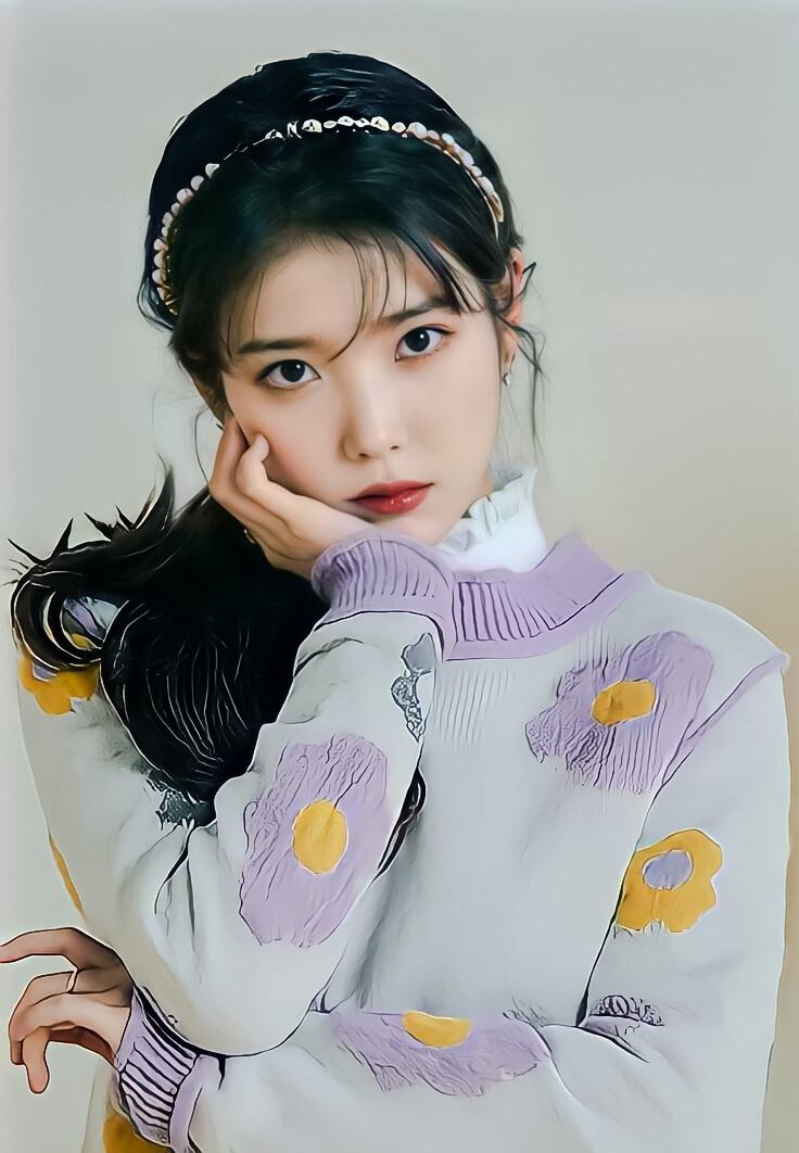 IU 李知恩
“A班那個女生好土啊…”“不是吧…你沒看過他在校外的樣子嗎？”“他可是東區夜店一姐，小心別惹到他。”
－
√抱圖者发抖音写小说弄橙光請告知出处
→By玖生一世