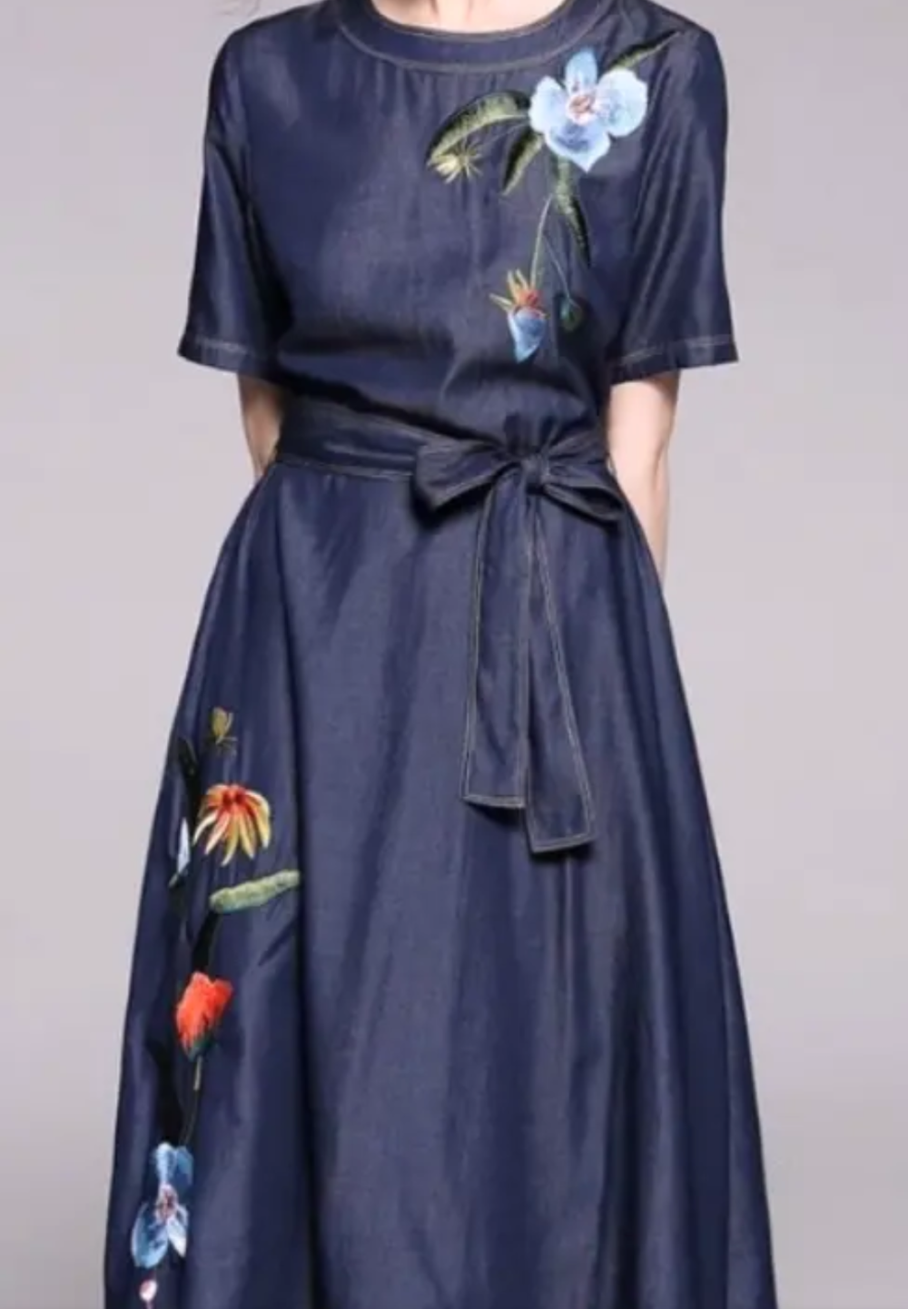 绣花牛仔衣