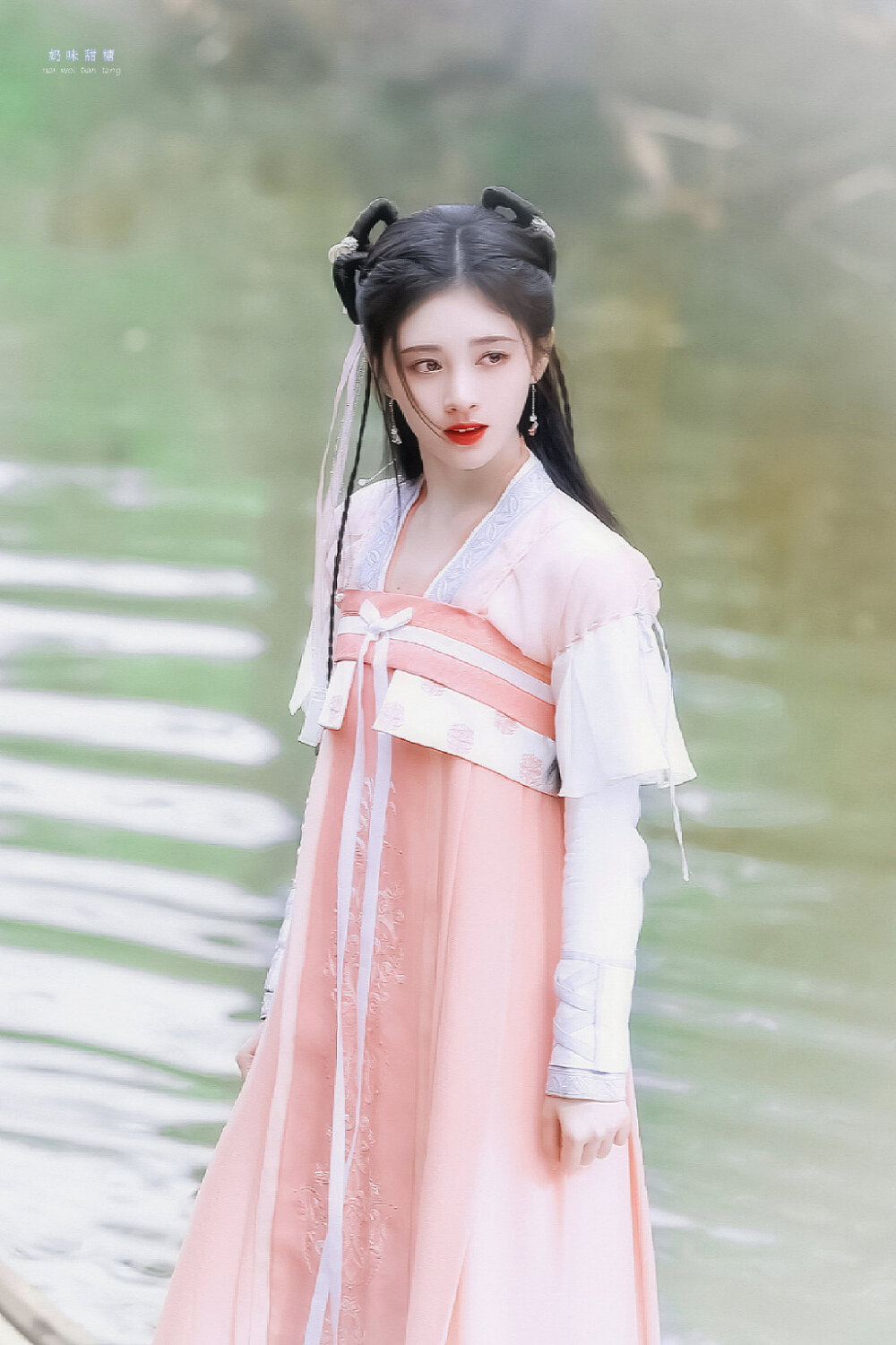 鞠婧祎
如意芳霏