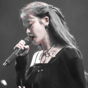 

-IU＊再一次與你對視時  我會看著你的眼睛將我對你的思念說出口