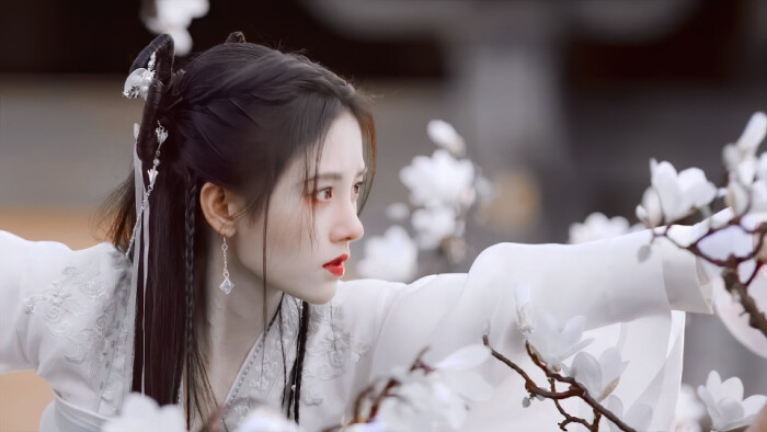 如意芳霏/傅容。