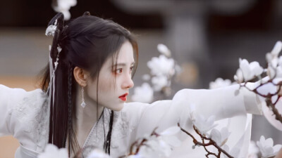 如意芳霏/傅容。