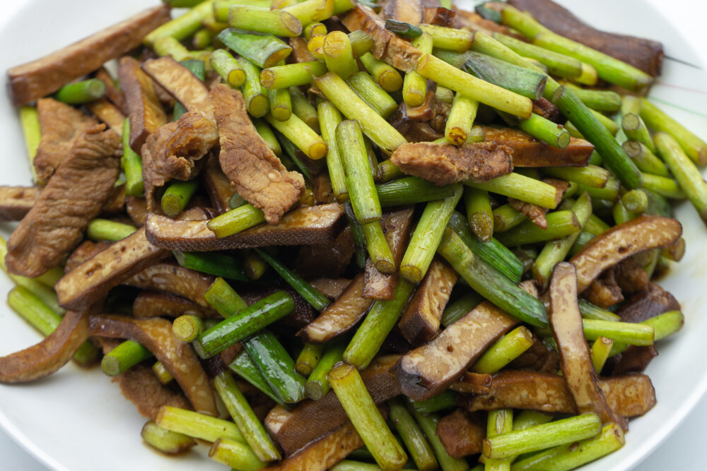 蒜苔炒豆干 蒜苔 豆腐干 炒 切段 切丝 白色瓷盘 菜肴 白色背景 蔬菜 调料 佐料 炒熟 烹调 炒制 热菜 食品 新鲜 食材 烹饪 饮食 配菜 传统食品 餐盘 特色 摄影 熟食 健康的 文化 饮食产业 健康食物 食物 膳食 营养 美食 饮食文化 素菜 素食 家常菜 美味 传统文化 餐饮 有机食品
