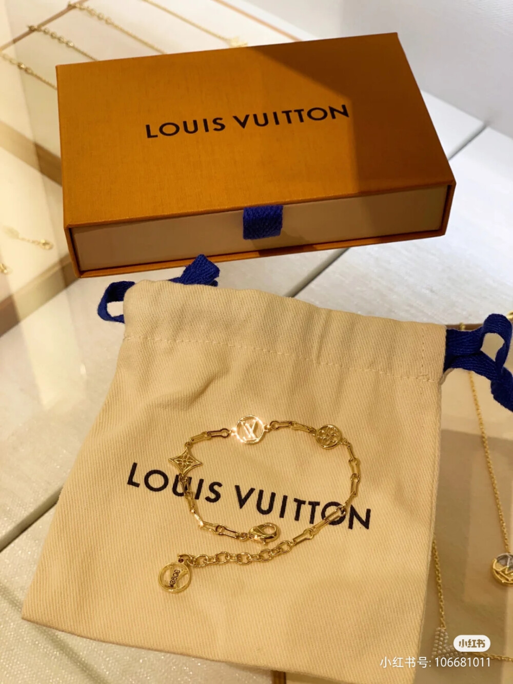 Louis Vuitton 小三花手链 ￥3600