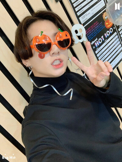 防弹少年团田柾国
[NAVER POST]
这种Halloween..! 是第一次…!
要在卧室第1排和BT-S一起享受Halloween的阿米来这里 嗖~!