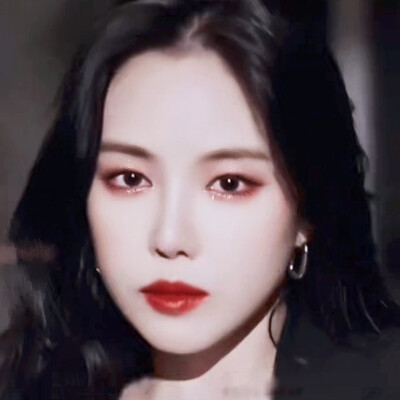 朩乜|孙娜恩
港风