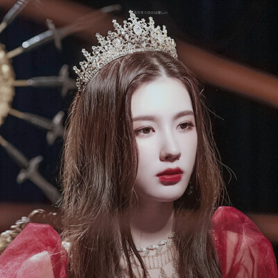 朩乜|赵美延
我给你皇权
为你加冕
你只需把你交予我便好了