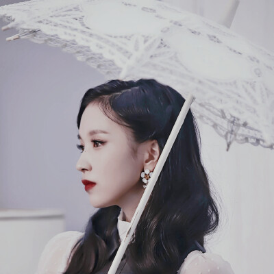 朩乜|名井南
你是我的公主
我是你最忠臣的骑士