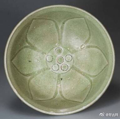 北朝—青釉莲纹碗 ​​​