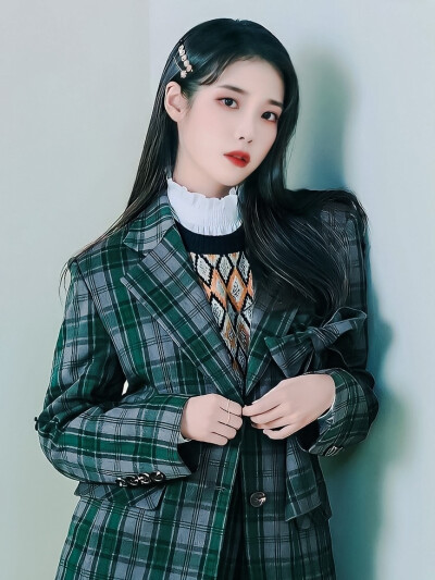 IU 李知恩
“她又不是忍士，憑什麼你說要忍就得忍。”
－
√抱圖者发抖音写小说弄橙光請告知出处
→By玖生一世