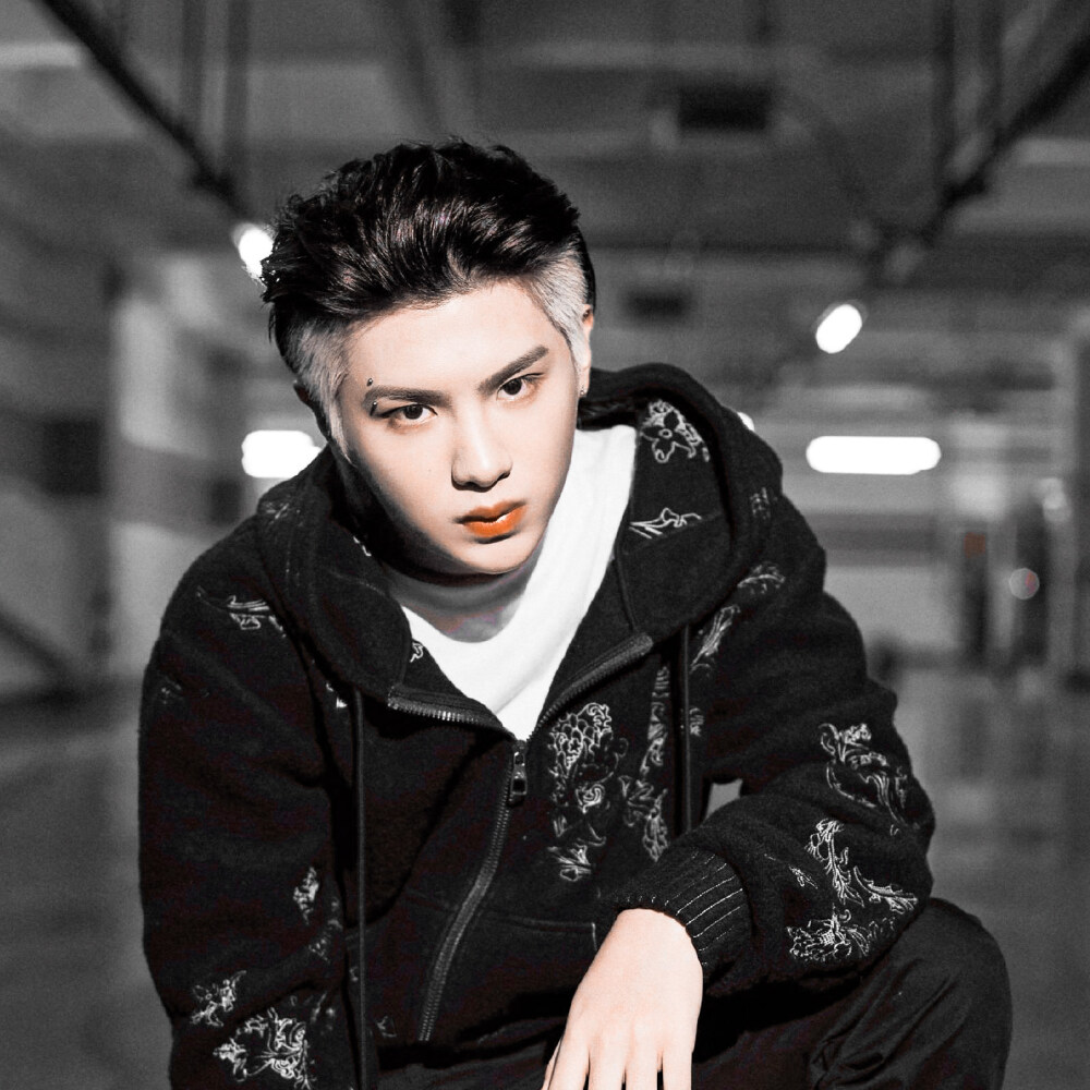 ·黄明昊
·努力的打工人！