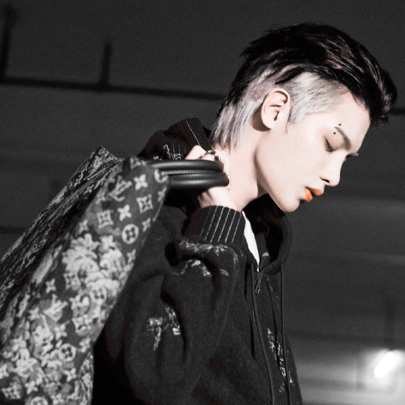 ·黄明昊
·努力的打工人！