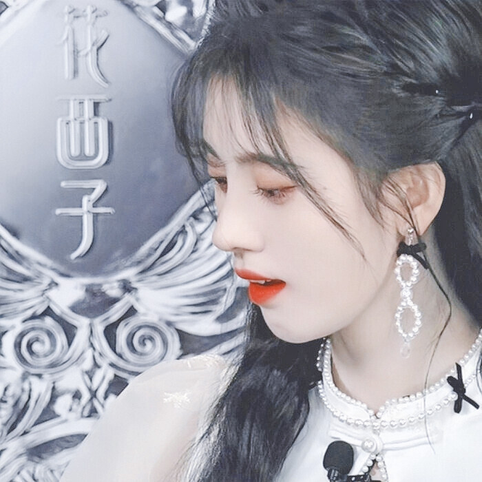 #鞠婧祎
ᵀʰᵉ ʷᵒʳˡᵈ ⁱˢ ˢˡᵒʷ, ᵃⁿᵈ ʸᵒᵘ ʰᵃᵛᵉ ᵇᵉᵉⁿ ⁱⁿ ᵐʸ ʰᵉᵃʳᵗ ᶠᵒʳ ᵐᵒʳᵉ ᵗʰᵃⁿ ˢᵉᵛᵉʳᵃˡ ʸᵉᵃʳˢ.
这世间车遥马慢，你在我心里又何止好几年。
二传标注堆糖软兔缨眠/亓官妍 | 原截dt雾扰山河