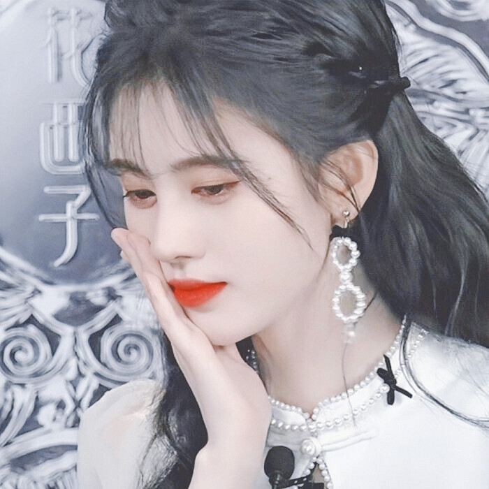 #鞠婧祎
ᵀʰᵉ ʷᵒʳˡᵈ ⁱˢ ˢˡᵒʷ, ᵃⁿᵈ ʸᵒᵘ ʰᵃᵛᵉ ᵇᵉᵉⁿ ⁱⁿ ᵐʸ ʰᵉᵃʳᵗ ᶠᵒʳ ᵐᵒʳᵉ ᵗʰᵃⁿ ˢᵉᵛᵉʳᵃˡ ʸᵉᵃʳˢ.
这世间车遥马慢，你在我心里又何止好几年。
二传标注堆糖软兔缨眠/亓官妍 | 原截dt雾扰山河