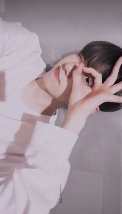 边小手