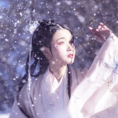 风雪不碍美人行