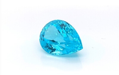 Joseph Ambalu, Amba Gem Corp.
水滴形切割帕拉伊巴碧玺，重21.81ct。