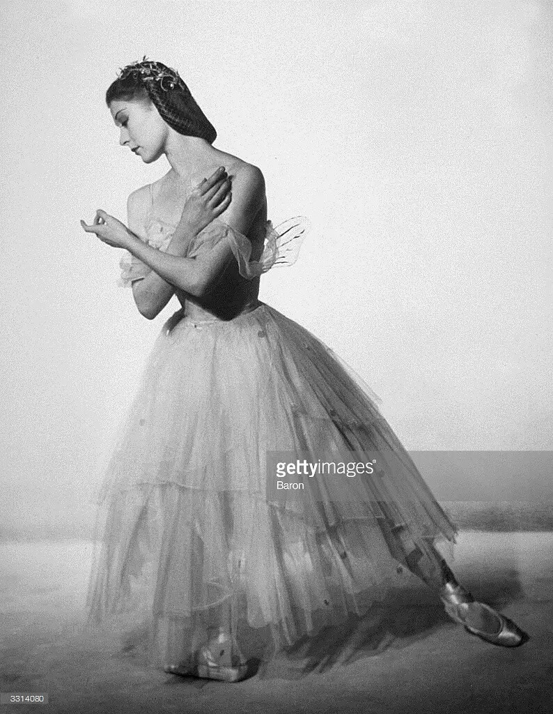 知名英国芭蕾舞者Moira Shearer在40-50年代的扮相，她出演了电影《红舞鞋》(red shoes 1948)和《偷窥狂》(Peeping Tom 1960) ​​​