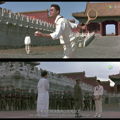 尊龙（John Lone），原名吴国良，1952年10月13日出生于香港，美籍华裔男演员，毕业于美国戏剧艺术学院。
身处混沌却不似人间之物~
一俯一仰，一颦一笑，尽是柔情~
