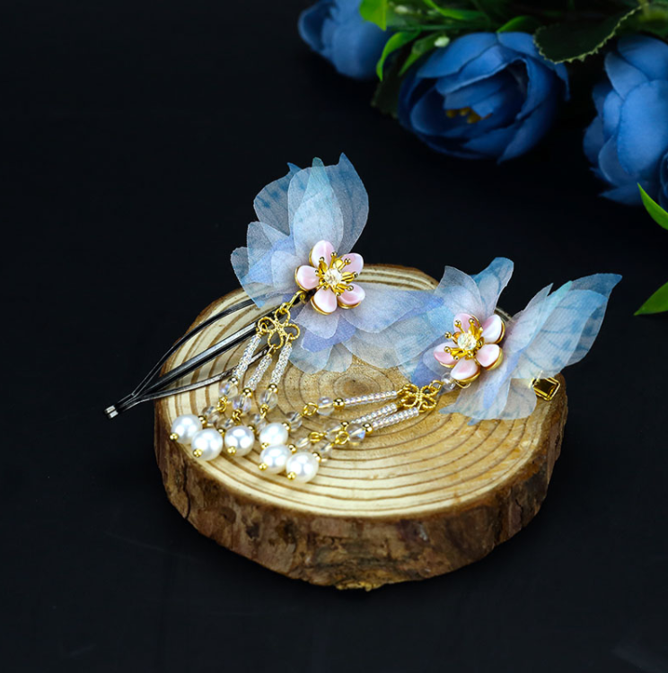 花开花谢，灯明灯灭，百年梦觉庄周蝶。