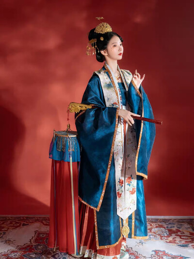 钟灵记 韶华绫音 宋制婚服(霞帔)
对襟长衫 大袖衫 百迭裙