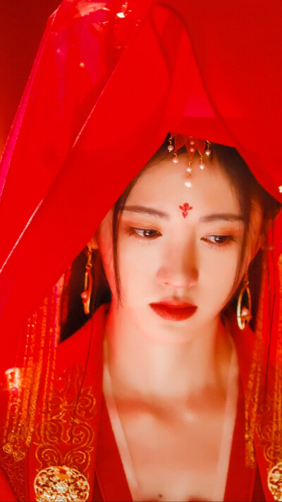 如意芳霏/傅容。