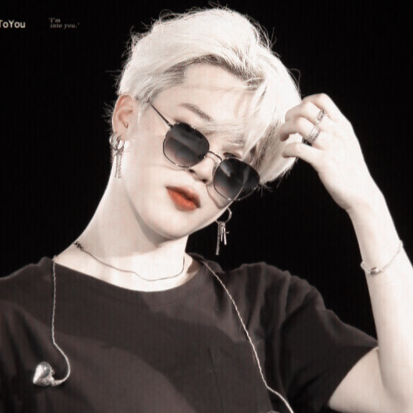 
▪️ “结发，彼此的命运相织，我将感知道你的存在我承担你的七分痛苦，十分绝望。我甘愿我的睡美人，我来救你于水火尽我所能，被你利用”
@MINToYou_1013
