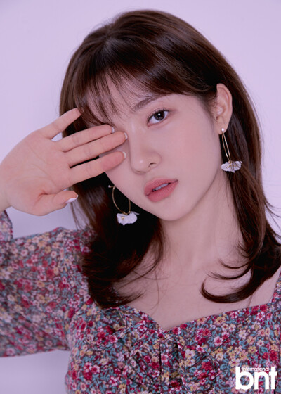 闵雪雅扮演者：赵秀敏
ins：soominn_jo