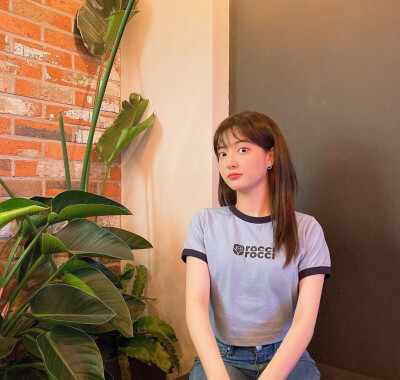 闵雪雅扮演者：赵秀敏
ins：soominn_jo