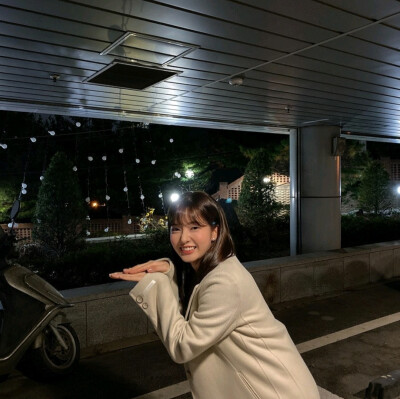 闵雪雅扮演者：赵秀敏
ins：soominn_jo